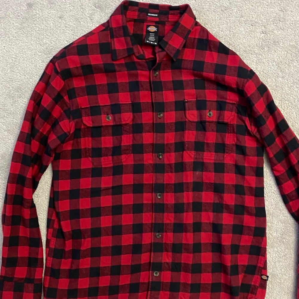 Dickie’s Men’s Long Sleeve Flannel Button Up.